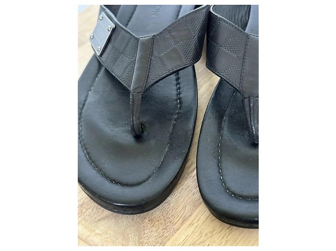 Louis Vuitton Sandali Thong in Pelle Nera Nero - vista 7