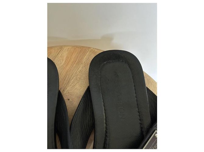 Louis Vuitton Sandali Thong in Pelle Nera Nero - vista 8