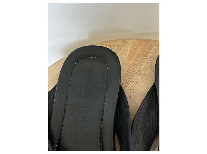 Louis Vuitton Sandali Thong in Pelle Nera Nero - vista 9
