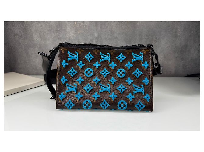 Louis Vuitton Triangle Messenger Blue Tuffetage Umhängetasche Braun Blau - Ansicht 2
