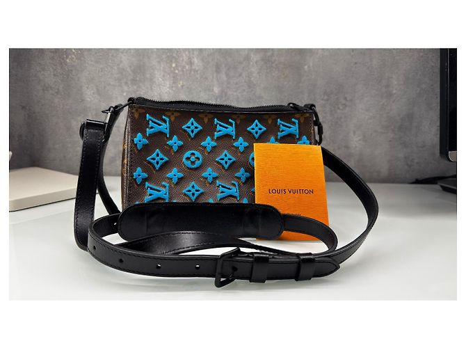 Louis Vuitton Triangle Messenger Blue Tuffetage Umhängetasche Braun Blau - Ansicht 4