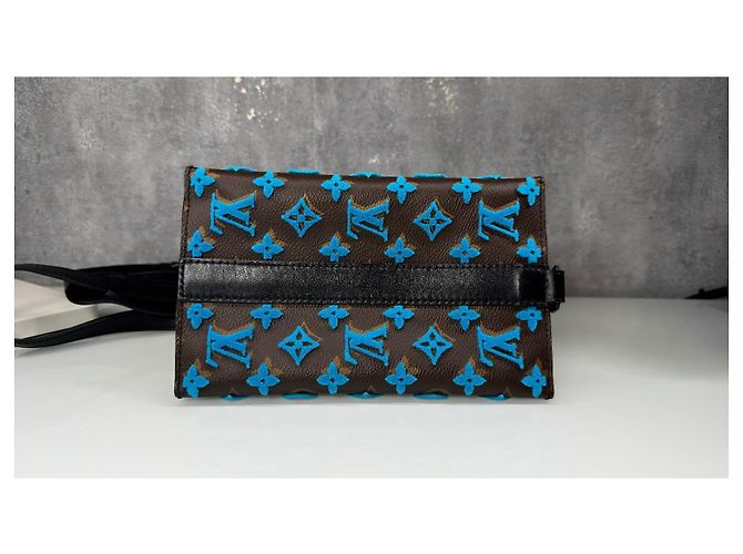 Louis Vuitton Triangle Messenger Blue Tuffetage Umhängetasche Braun Blau - Ansicht 5