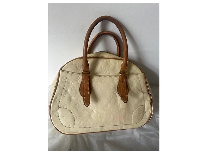 Louis Vuitton Monogram Vernis Alma PM Bege - vista 2