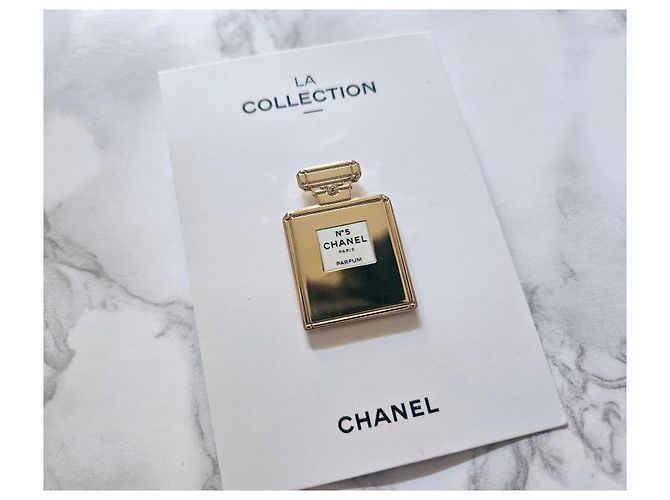 Broche Chanel N°5 Parfum Dorée - vue 2