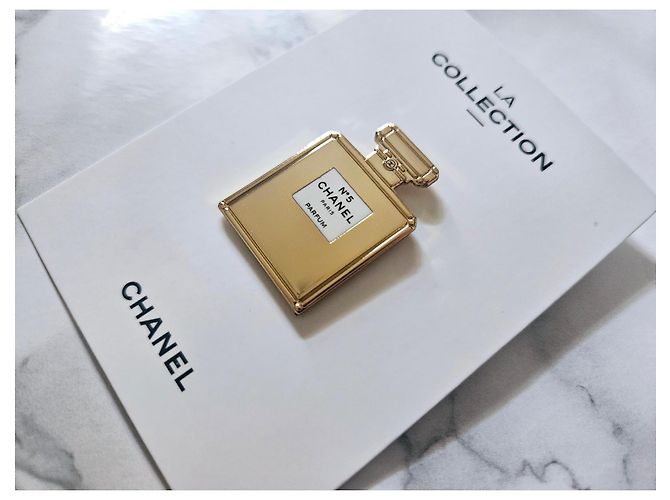 Broche Chanel N°5 Parfum Dorée - vue 3