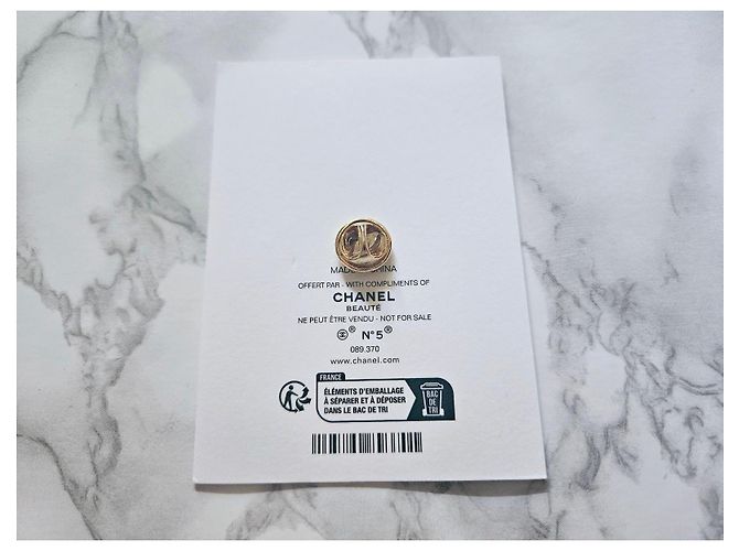 Broche Chanel N°5 Parfum Dorée - vue 4