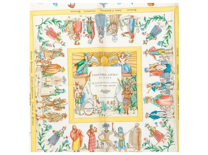Hermès Foulard di seta Hermes Carre 90 Costumes Civils Actues Multicolore Blu navy - vista 2