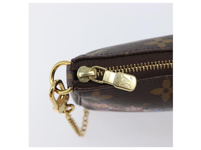 LOUIS VUITTON Vivienne Mini Pochette Accessoires Pouch M69976 LV Auth 206936SAM Monogramma - vista 10