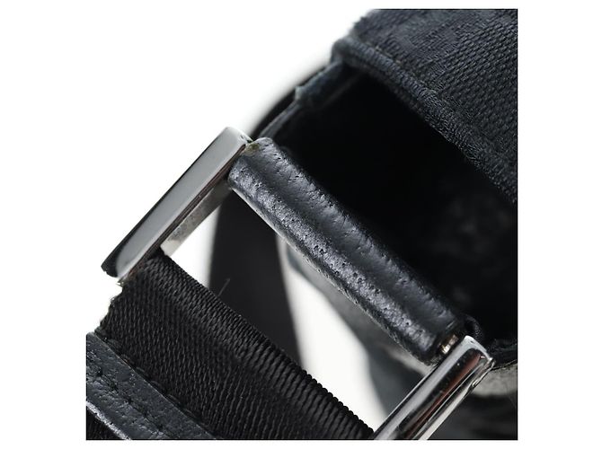 Bolsa de Ombro GUCCI GG Canvas Preta Prata 146236 Auth 205299V Preto - vista 9