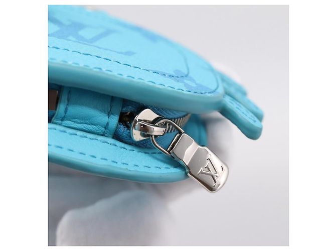 LOUIS VUITTON Monogram LV Crab Bag Charm Light Blue M01930 LV Auth 206668SM Bleu clair Monogramme - vue 8