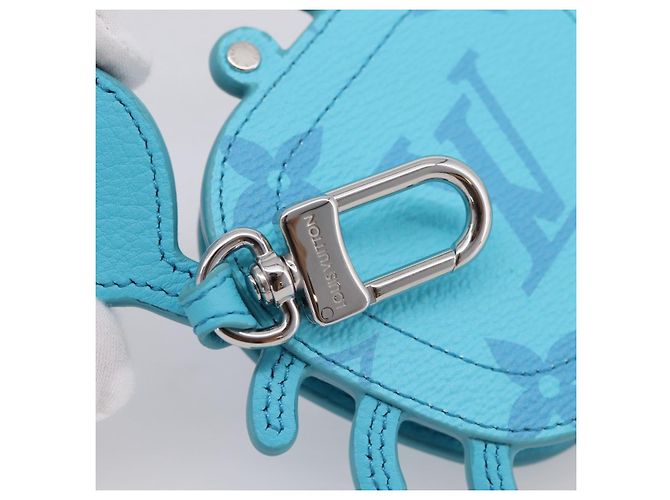 LOUIS VUITTON Monogram LV Crab Bag Charm Light Blue M01930 LV Auth 206668SM Bleu clair Monogramme - vue 9
