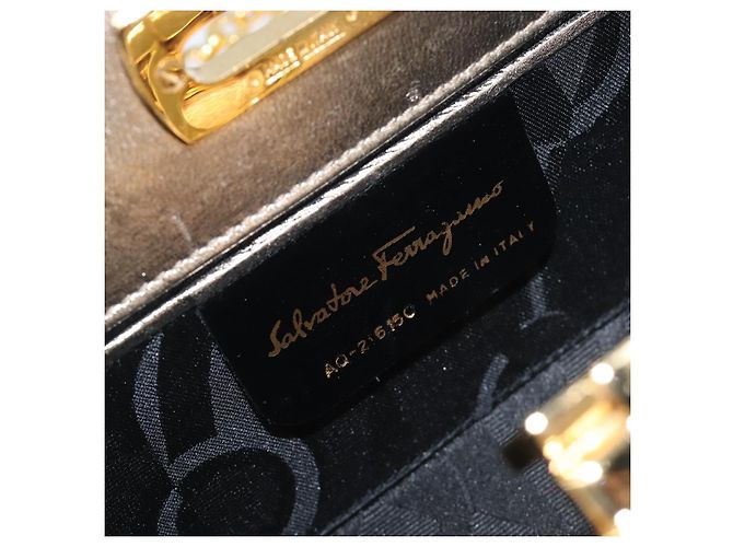 Borsa a tracolla Salvatore Ferragamo Gancini Chain in pelle oro Auth hk4135A D'oro - vista 12