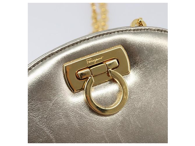 Borsa a tracolla Salvatore Ferragamo Gancini Chain in pelle oro Auth hk4135A D'oro - vista 19