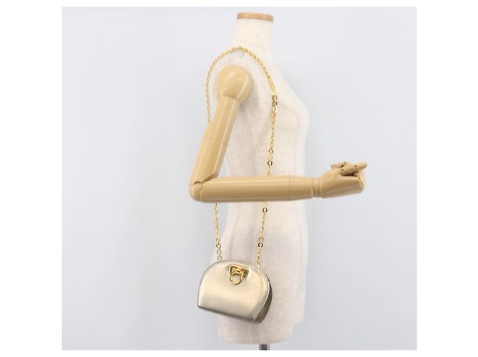 Borsa a tracolla Salvatore Ferragamo Gancini Chain in pelle oro Auth hk4135A D'oro - vista 24