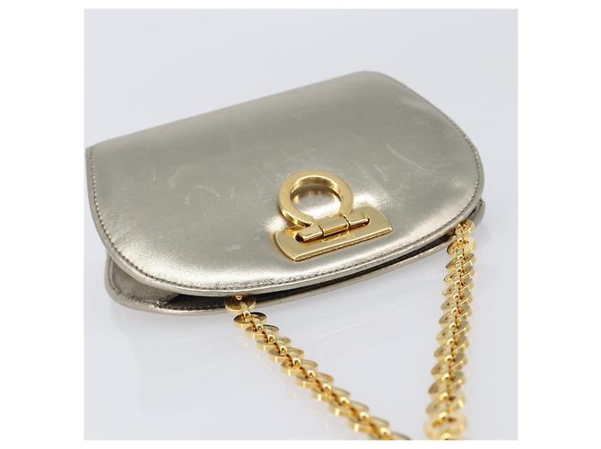 Borsa a tracolla Salvatore Ferragamo Gancini Chain in pelle oro Auth hk4135A D'oro - vista 6