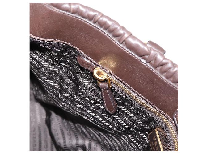 Borsa a mano raccolta PRADA in pelle 2way Dark Brown Gold Auth BA16047A D'oro Marrone scuro - vista 25