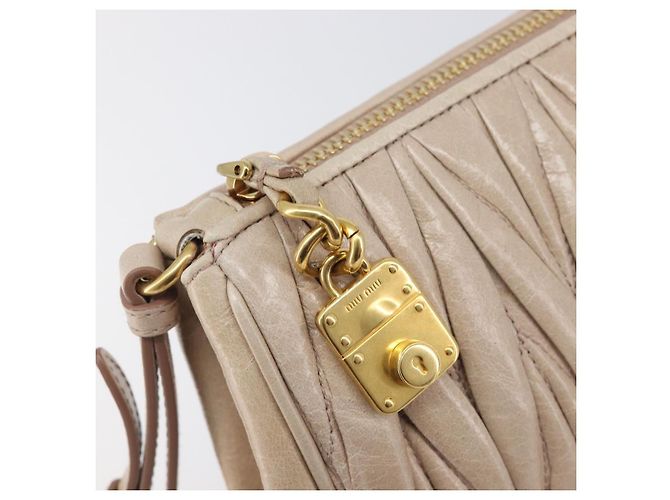 Pouch Miu Miu Matelassé in pelle Beige Gold Auth 205354V D'oro - vista 10