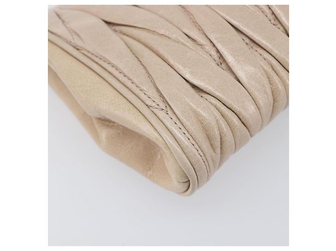 Pouch Miu Miu Matelassé in pelle Beige Gold Auth 205354V D'oro - vista 14