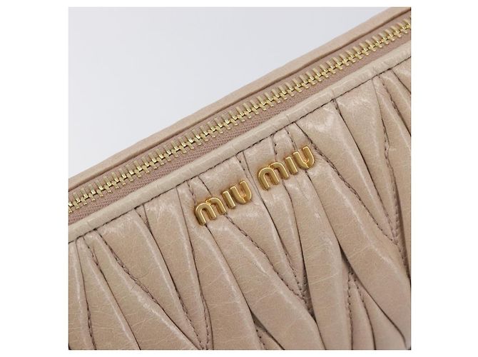 Pouch Miu Miu Matelassé in pelle Beige Gold Auth 205354V D'oro - vista 17