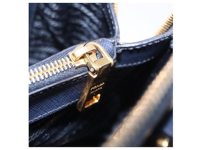 Saffiano Sac à main PRADA cuir Safiano Navy Gold Auth 202507A Doré Bleu Marine - vue 27