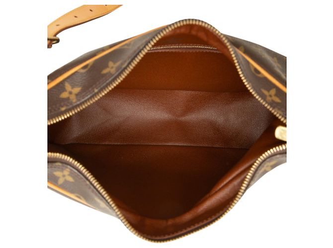 Bolso de hombro Louis Vuitton Monogram Boulogne 30 Marrón Castaño - vista 4