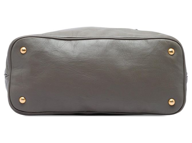 Tote Borsa Shopping convertible aperta Prada in vitello morbido grigio - vista 3