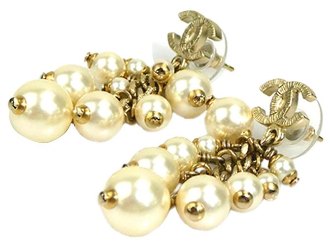Orecchini costume Chanel CC placcati oro con nappe di perle sintetiche e chiusura a pressione D'oro - vista 7