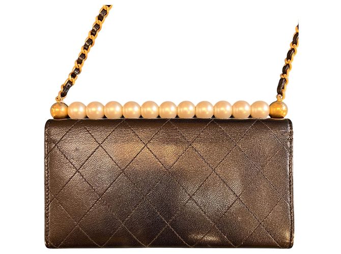 Clutch Chanel Chic Pearls 2019 de piel de cabra acolchada con cadena - vista 3