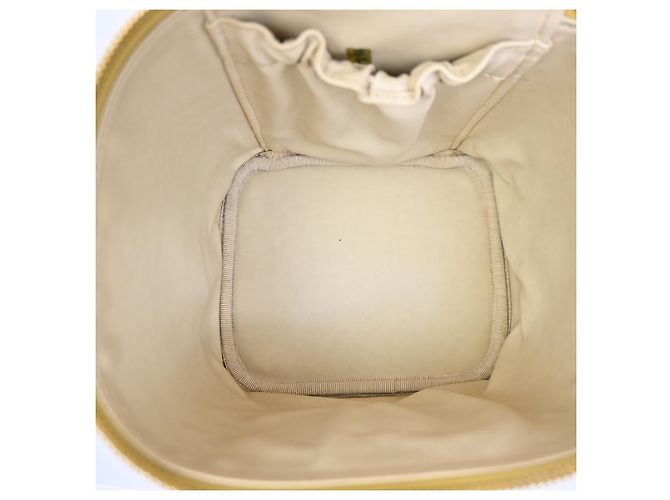 Beauty case Chanel Vintage Timeless Caviar Tall Giallo - vista 5