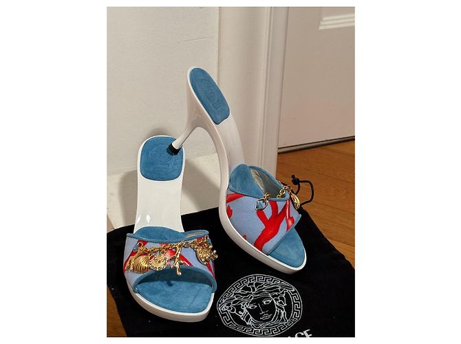 Sandali Versace in camoscio con Charms Marini Bianco Rosso Blu D'oro - vista 10