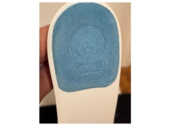 Sandali Versace in camoscio con Charms Marini Bianco Rosso Blu D'oro - vista 11