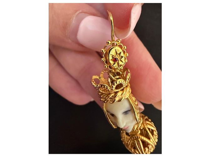 Brincos pendentes Dolce & Gabbana Devotion Coração Sagrado Vermelho Dourado - vista 8