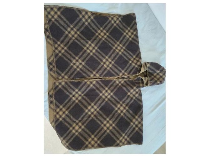Capa Burberry Check em lã Preto Caqui - vista 2