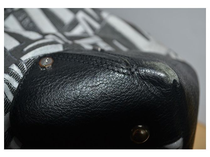 Bolsa Versus by Versace Monograma e Couro Preto Branco Cinza - vista 7