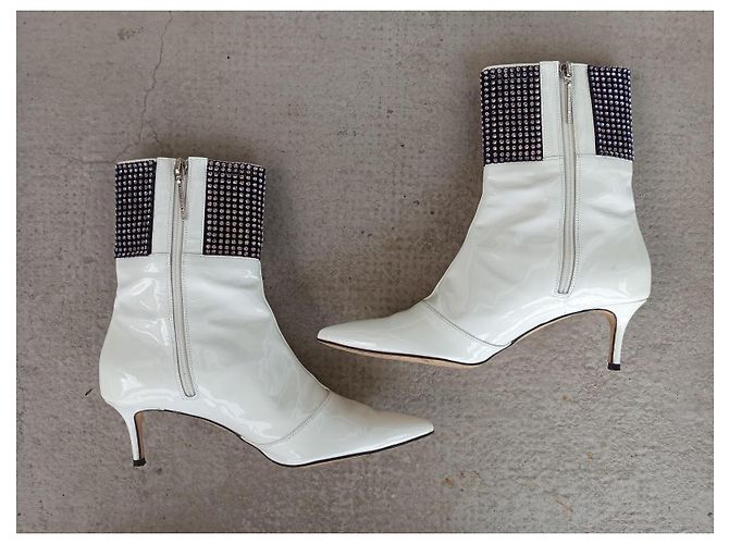 Botines Christopher Kane de charol blanco con cristales Swarovski - vista 3