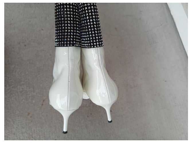Botines Christopher Kane de charol blanco con cristales Swarovski - vista 9