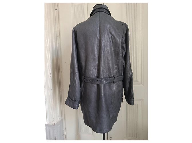 Autre Marque Abrigo de cuero gris con capucha y ribetes de piel - vista 5
