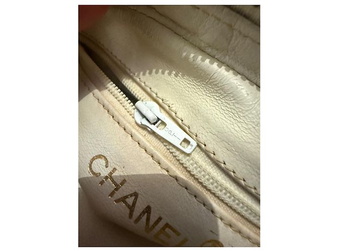 Chanel Bolso Camera Bag en Piel de Cordero Acolchada Beige - vista 10