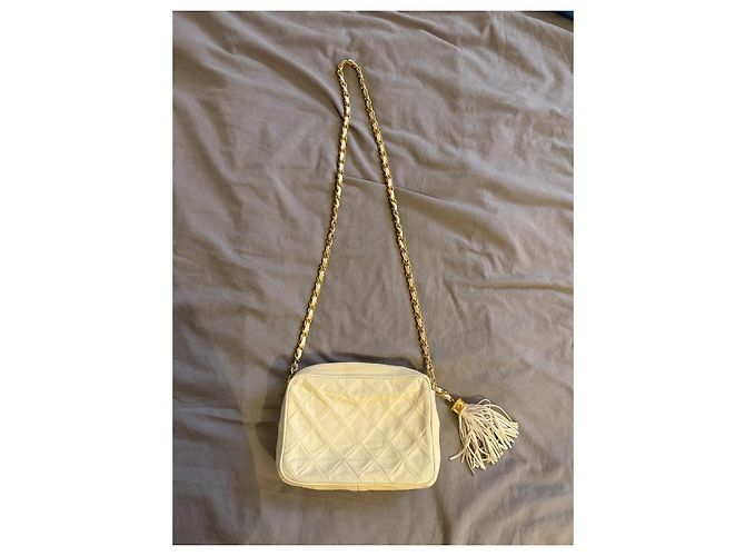 Chanel Bolso Camera Bag en Piel de Cordero Acolchada Beige - vista 3