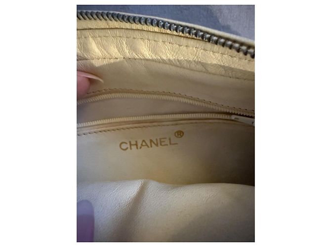 Chanel Bolso Camera Bag en Piel de Cordero Acolchada Beige - vista 4