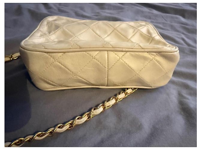 Chanel Bolso Camera Bag en Piel de Cordero Acolchada Beige - vista 9