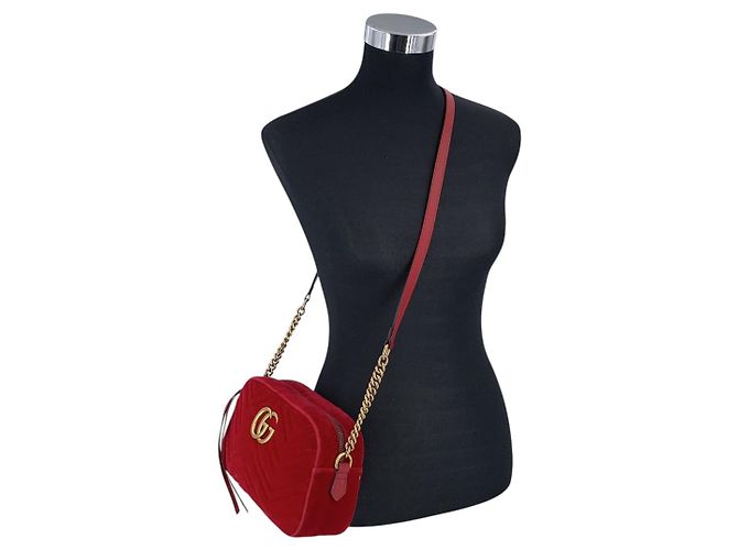 Gucci Bolso de hombro GG Marmont Small Matelassé en terciopelo rojo Roja - vista 2