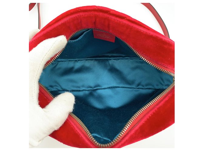 Gucci Bolso de hombro GG Marmont Small Matelassé en terciopelo rojo Roja - vista 5