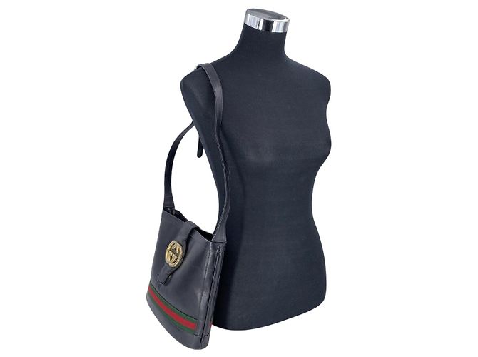 Gucci Sac à épaule Vintage en cuir noir avec motif GG entrelacé et sangle Web - vue 7
