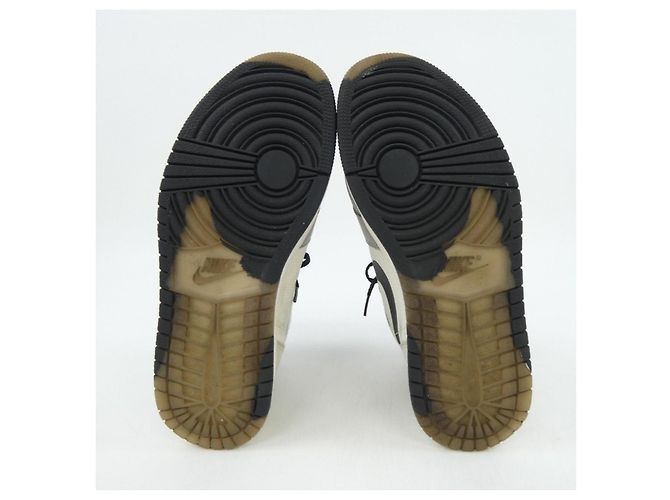 Autre Marque Baskets Nike Jordan Marron Blanc - vue 4