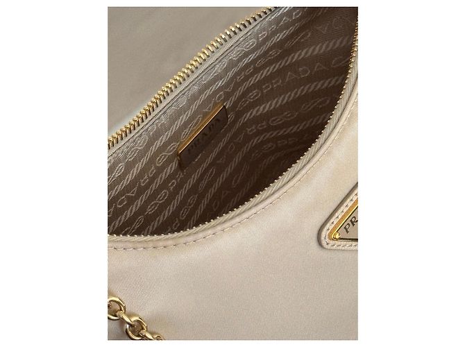 Bolso de hombro Prada Re-Edition 2005 de nylon Beige - vista 11
