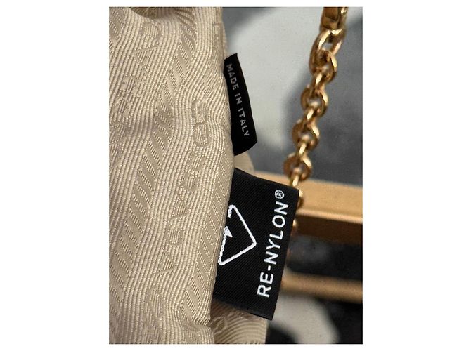 Bolso de hombro Prada Re-Edition 2005 de nylon Beige - vista 12