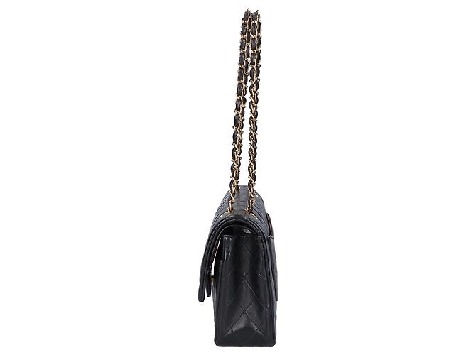 Timeless Chanel Double Flap Matelassé Schultertasche aus schwarzem Lammleder - Ansicht 2