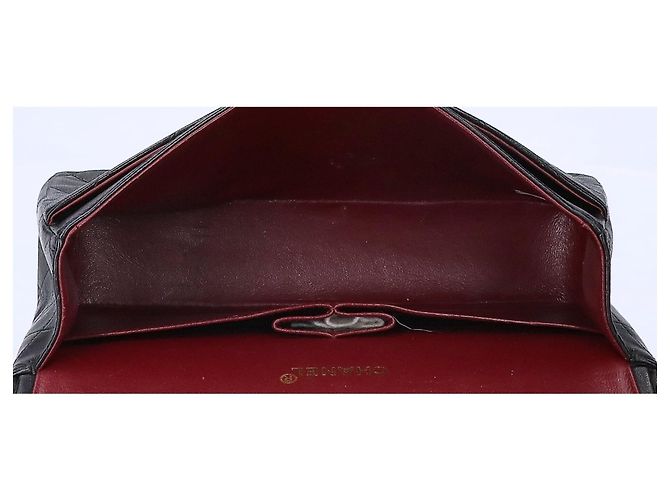 Timeless Chanel Double Flap Matelassé Schultertasche aus schwarzem Lammleder - Ansicht 4