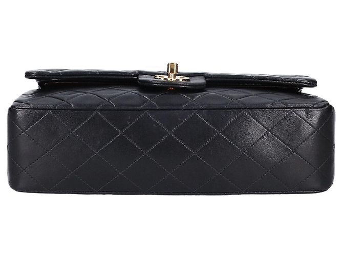 Timeless Chanel Double Flap Matelassé Schultertasche aus schwarzem Lammleder - Ansicht 9